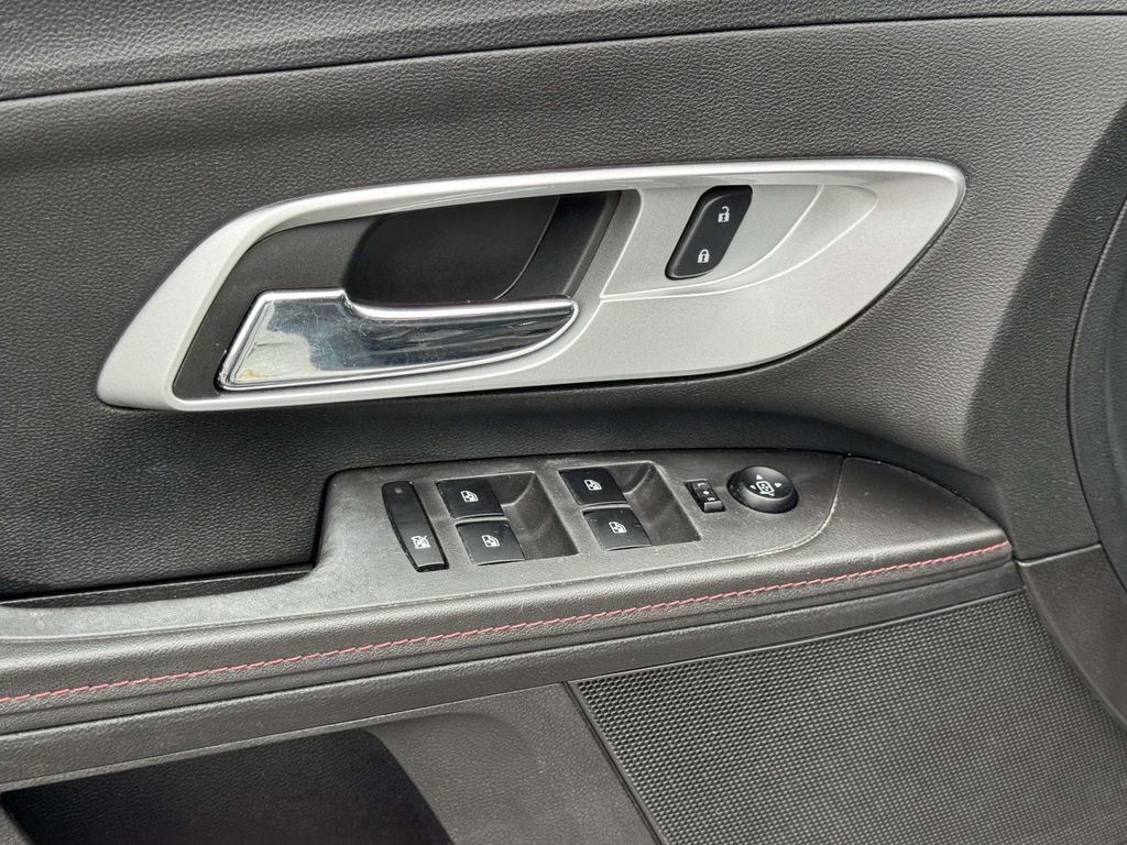 Used 2013 White Chevrolet LT image 17