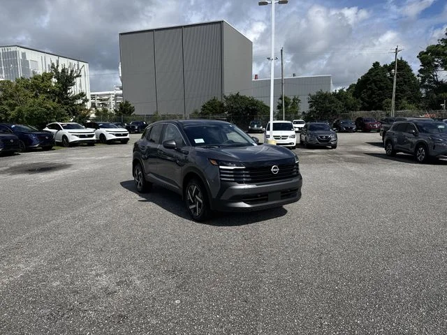 Used 2025 Gray Nissan SV image 3