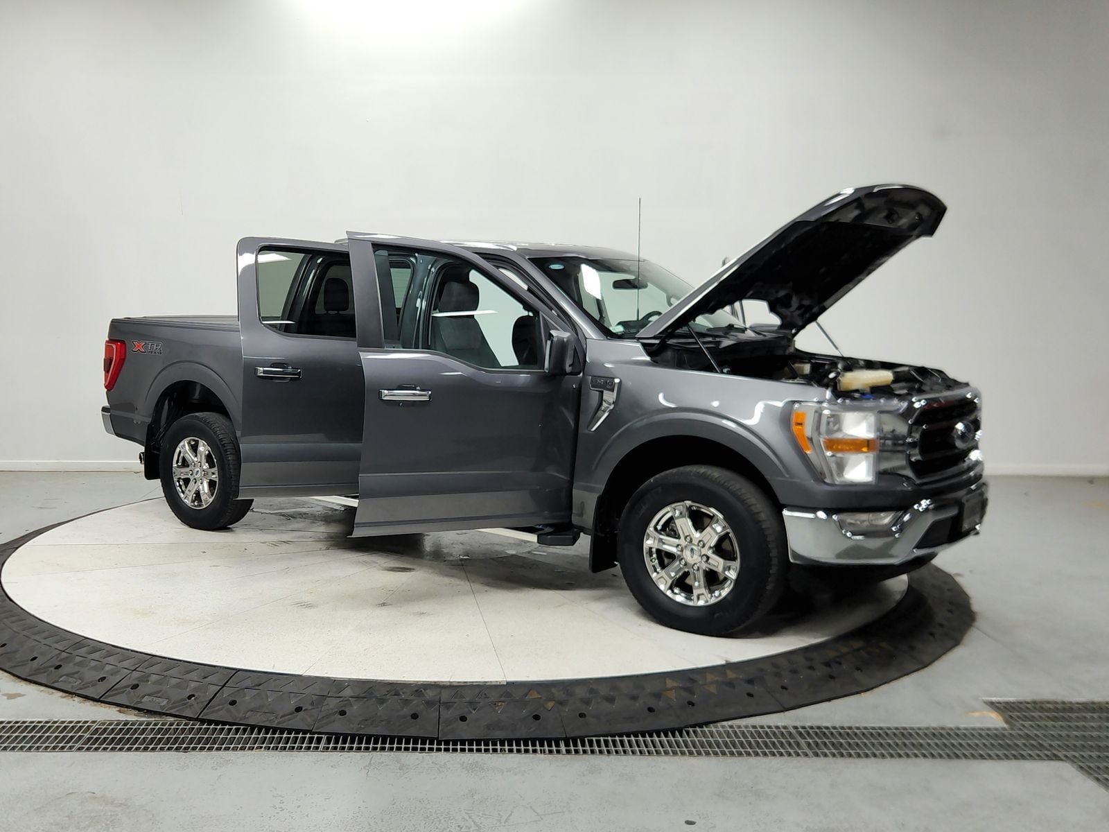 Used 2023  Ford XLT image 10