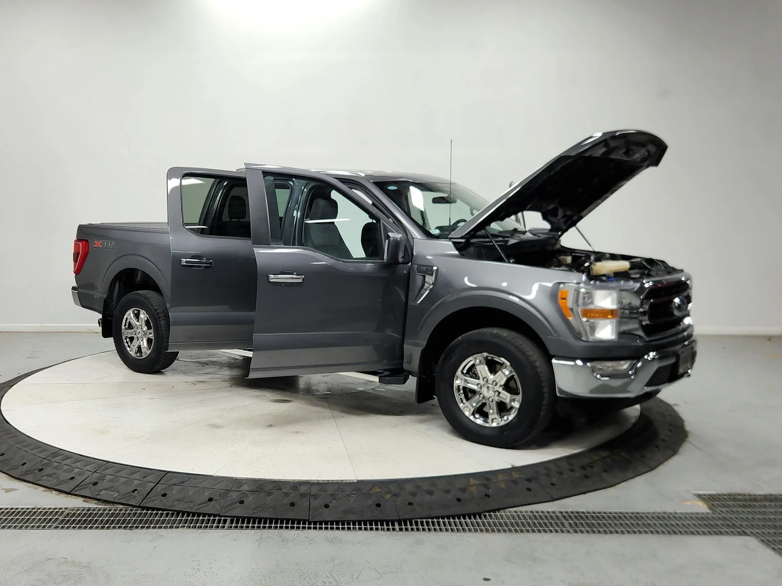 Used 2023  Ford XLT image 10