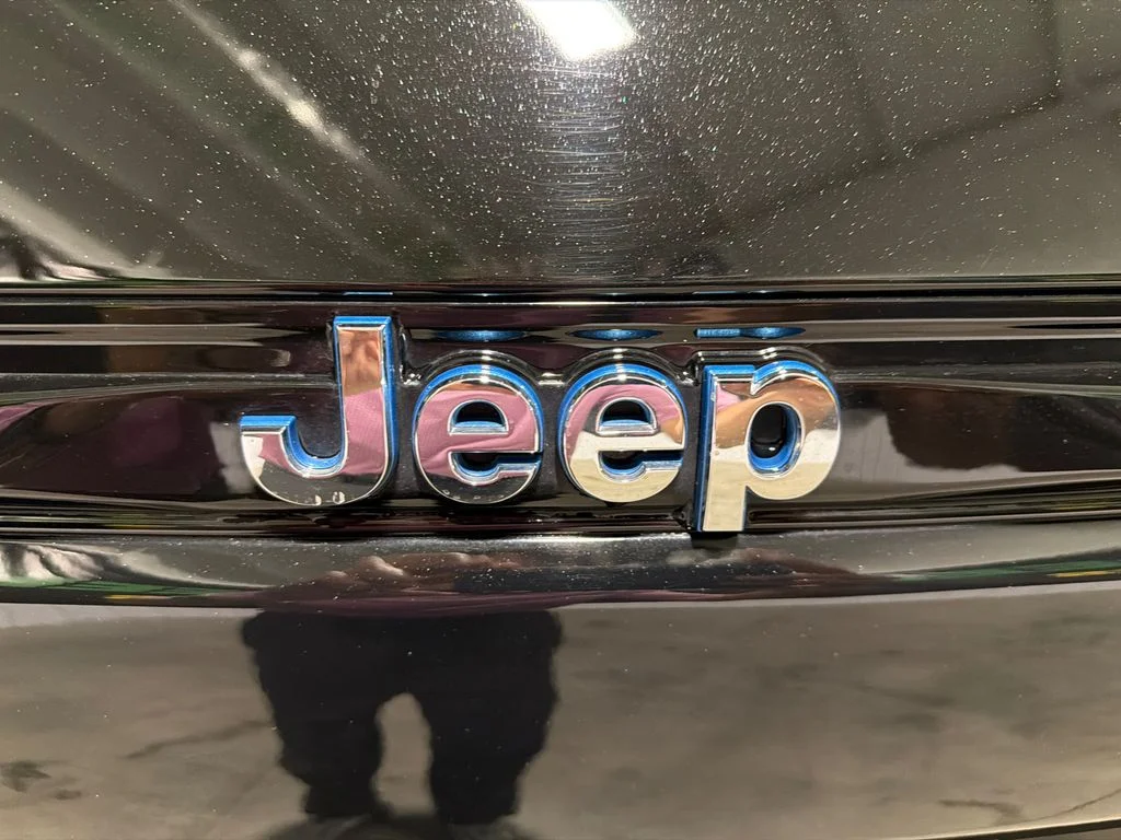 Used 2022 Diamond Black Crystal Pearlcoat Jeep 4xe image 8