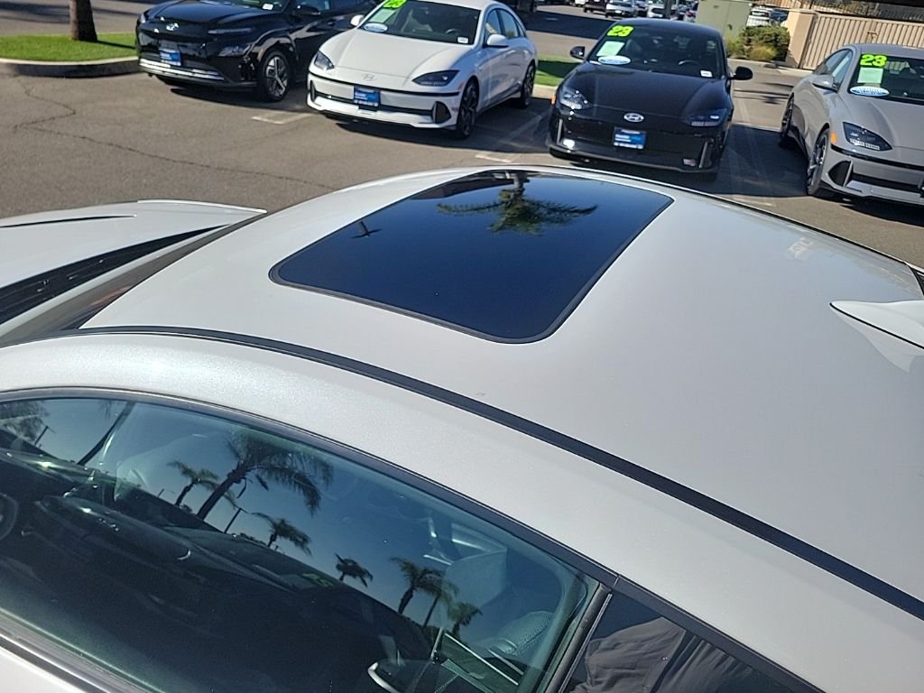 Used 2014 White Hyundai 3.8 Ultimate image 10