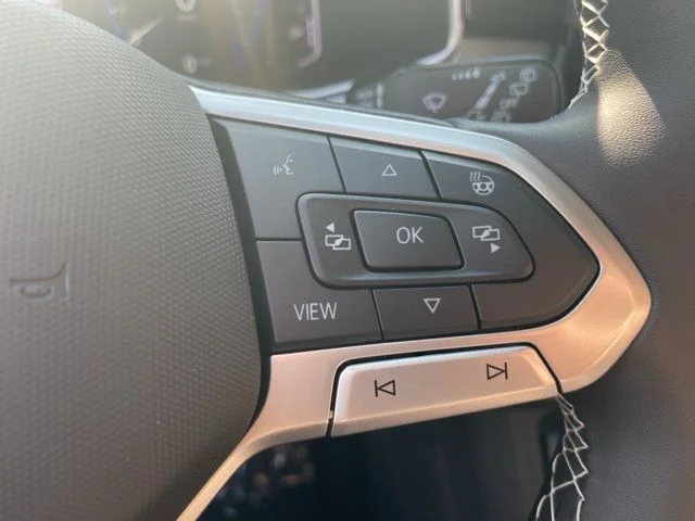 2025 Volkswagen Taos SEL - Photo 33