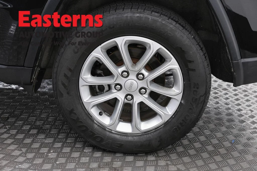 Used 2021 Black Jeep Laredo E image 34