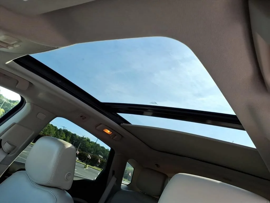Used 2015 SILVER COAST METALLIC Cadillac Luxury Collection image 8
