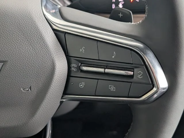 New 2027 Polar White Tricoat Chevrolet High Country image 19