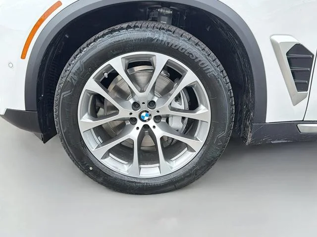 New 2026 Alpine White BMW xDrive40i image 42