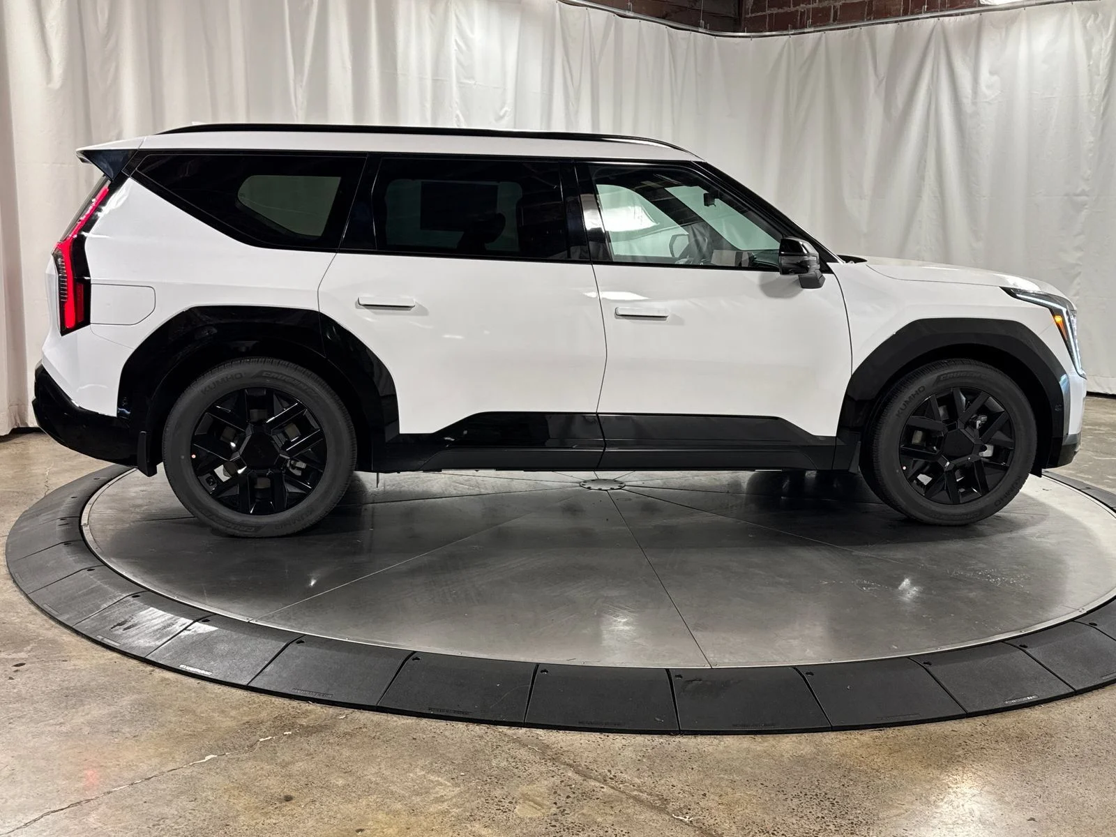 New 2026 Glacial White Pearl Kia Land image 13