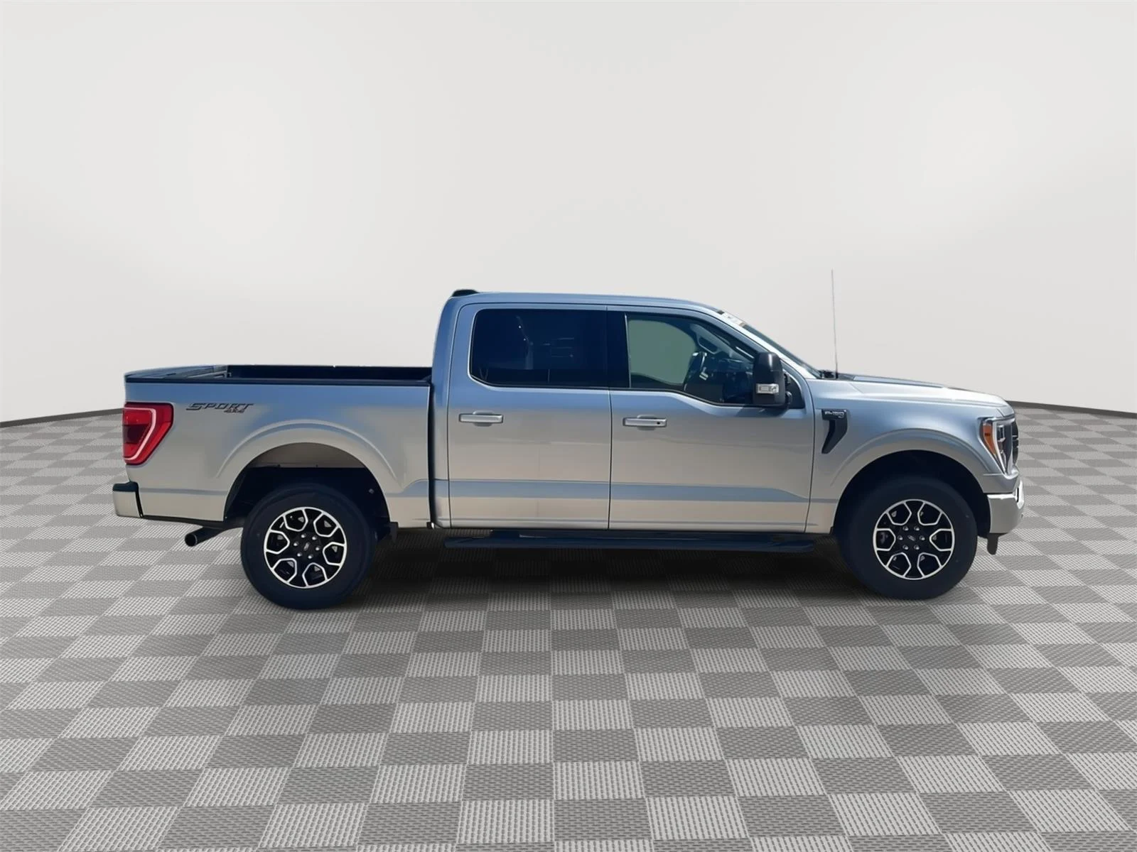 Certified Used 2022 Iconic Silver Ford XLT image 2