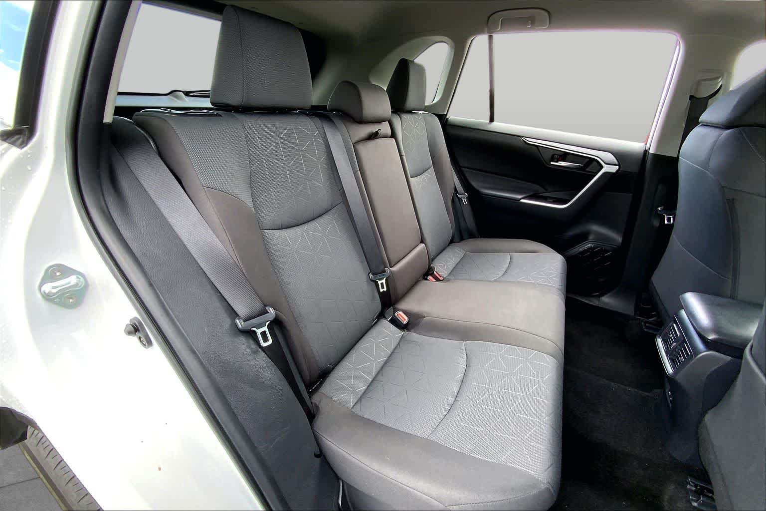 Used 2025 Ice Cap Toyota Hybrid XLE image 19