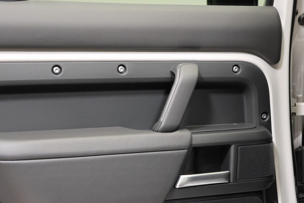 2026 Land Rover Defender X-Dynamic SE - Photo 33