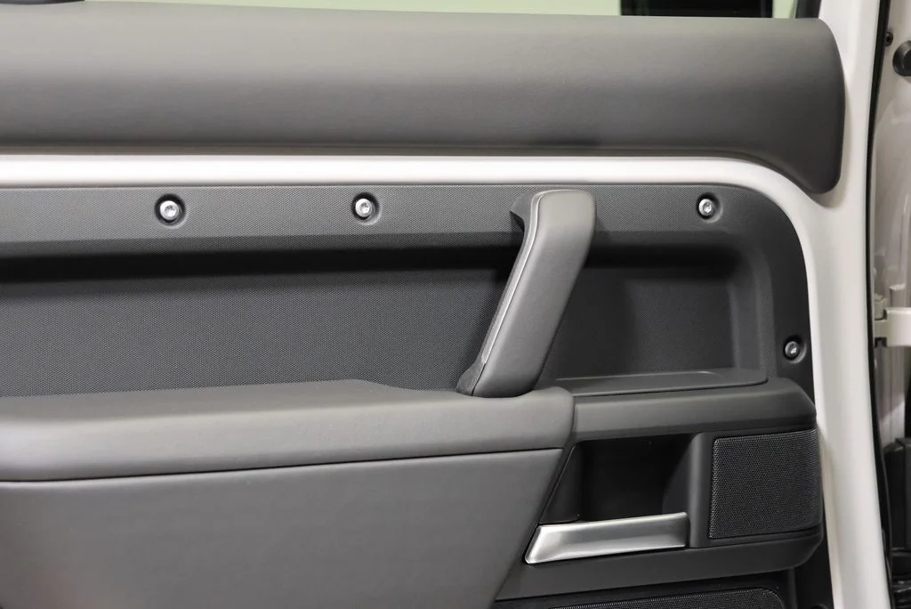 2026 Land Rover Defender X-Dynamic SE - Photo 33