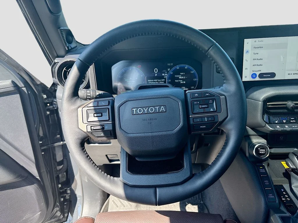 Used 2025  Toyota Base image 39