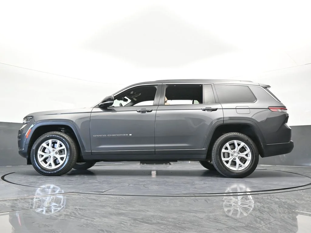 Used 2023 Baltic Gray Metallic Clearcoat Jeep Limited image 65