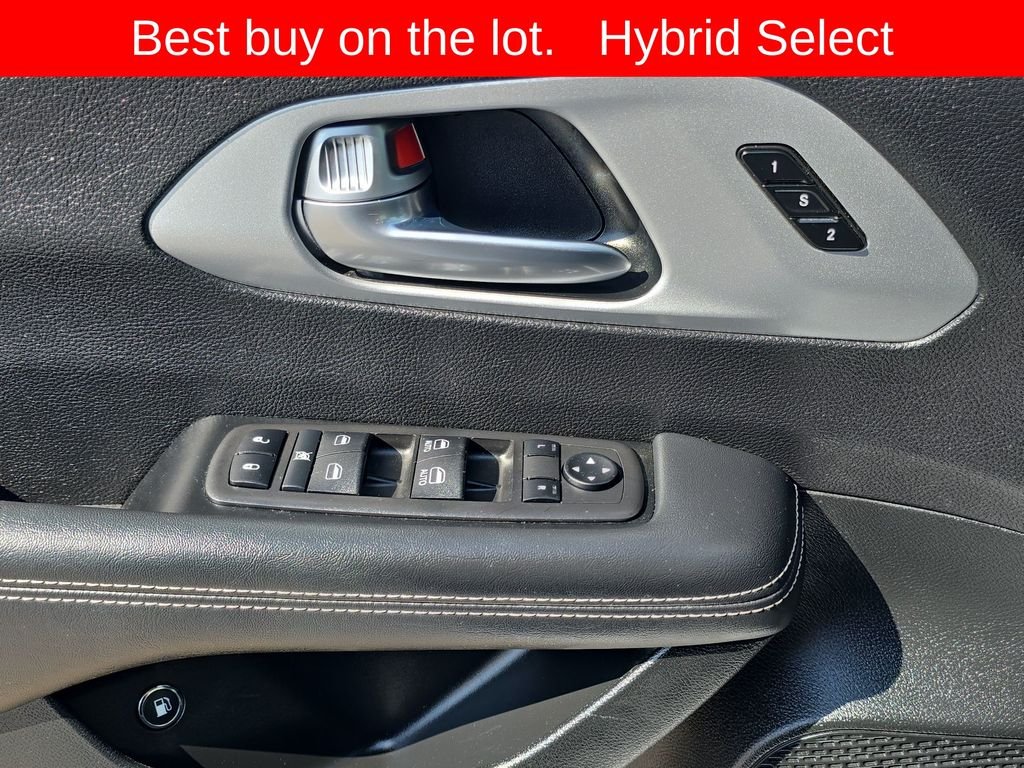 2024 Chrysler Pacifica PHEV Select - Photo 19