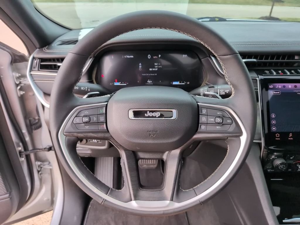 Used 2025 Silver Jeep Limited image 20