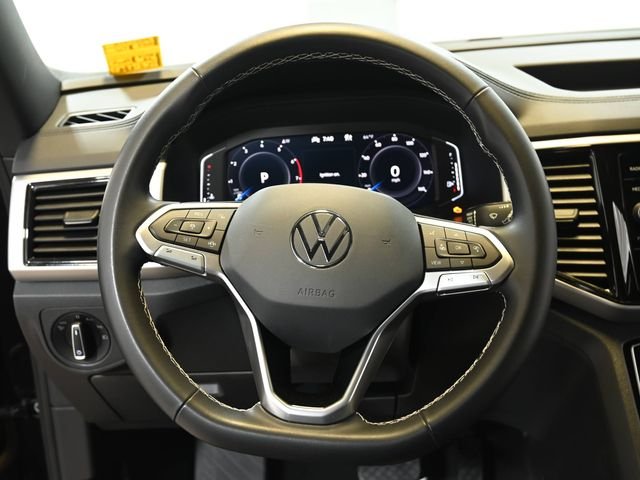 Used 2023 Black Volkswagen 3.6L V6 SE w/Technology image 3