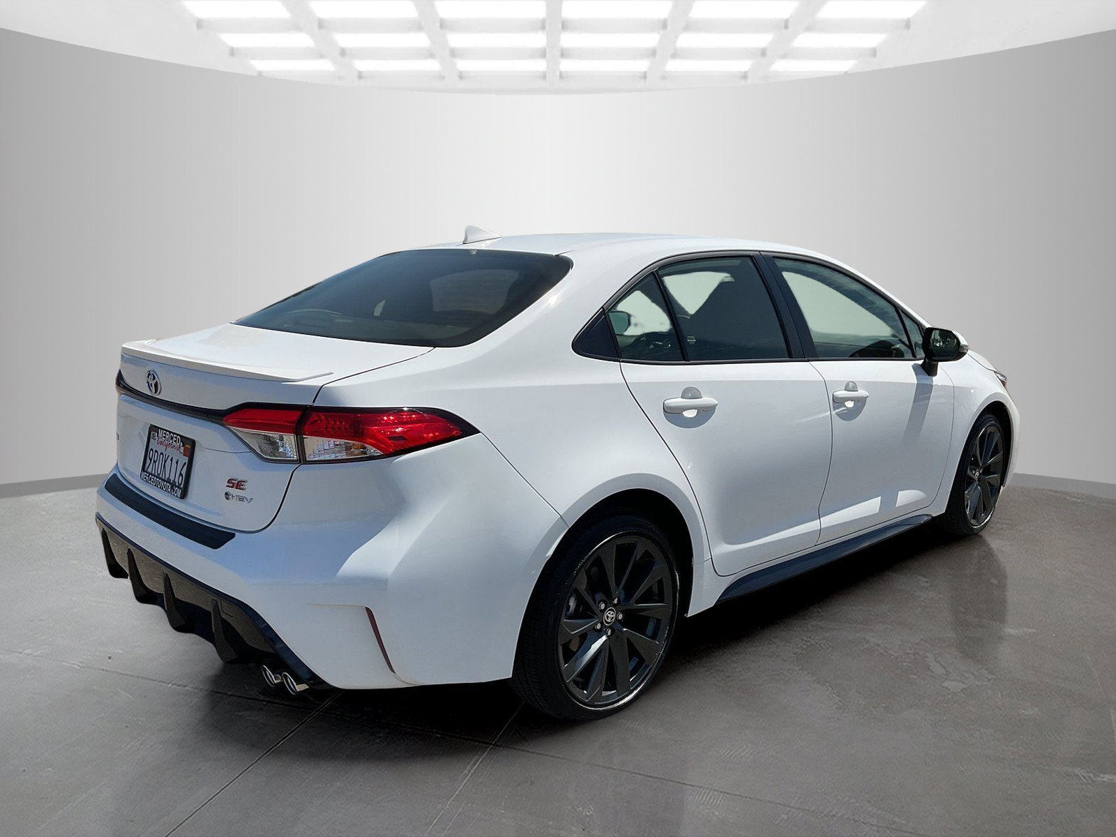 Certified Used 2025 Ice Toyota Hybrid SE image 5