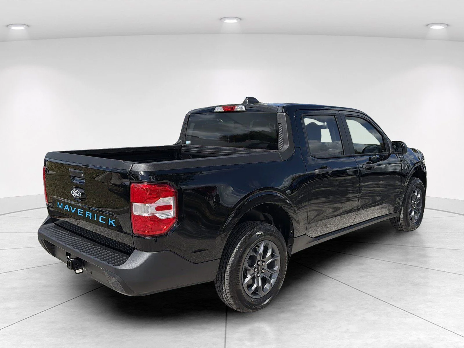 Used 2025 Black Ford XLT image 4