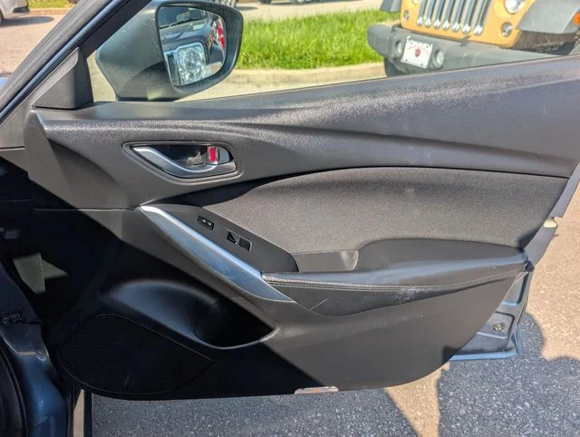 Used 2014 Blue Mazda i Sport image 24