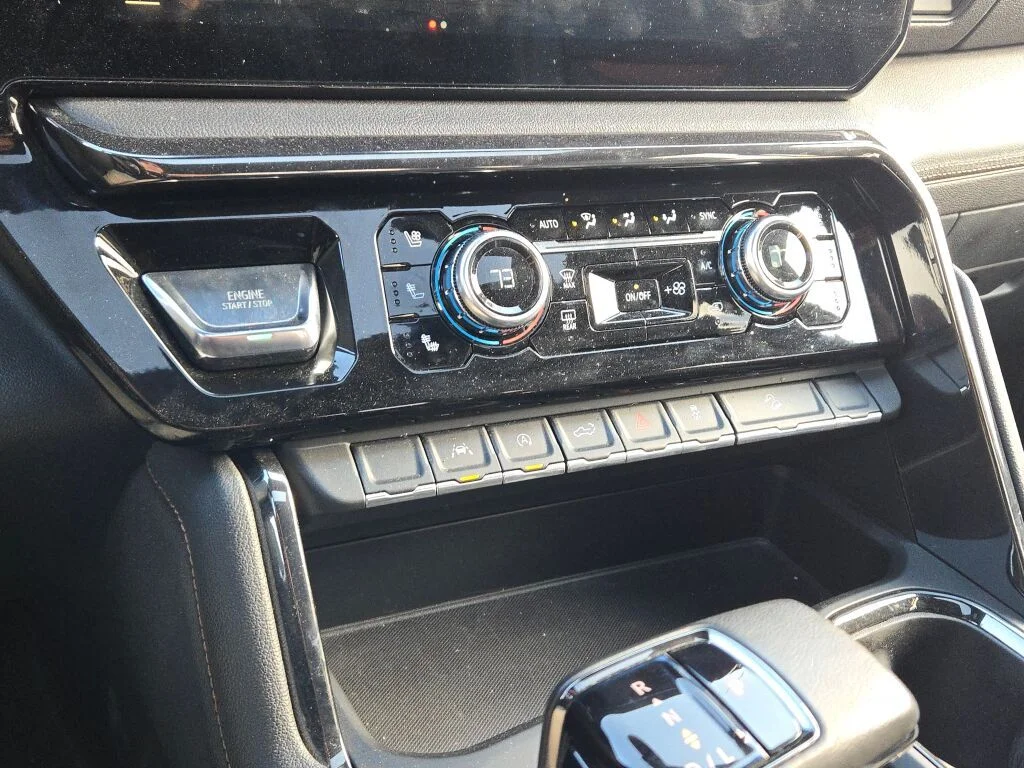 Used 2022 White GMC AT4 image 29