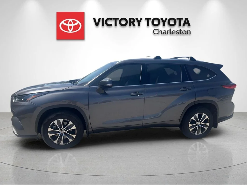 Used 2022 Gray Toyota XLE image 4
