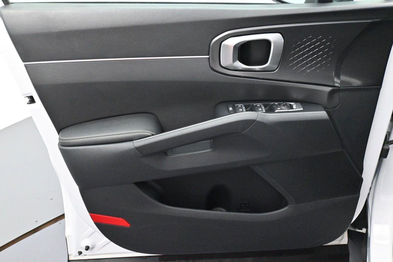 Used 2022 Glacial White Pearl Kia S image 10