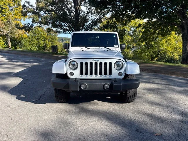 Used 2018 White Jeep Unlimited Sahara image 2