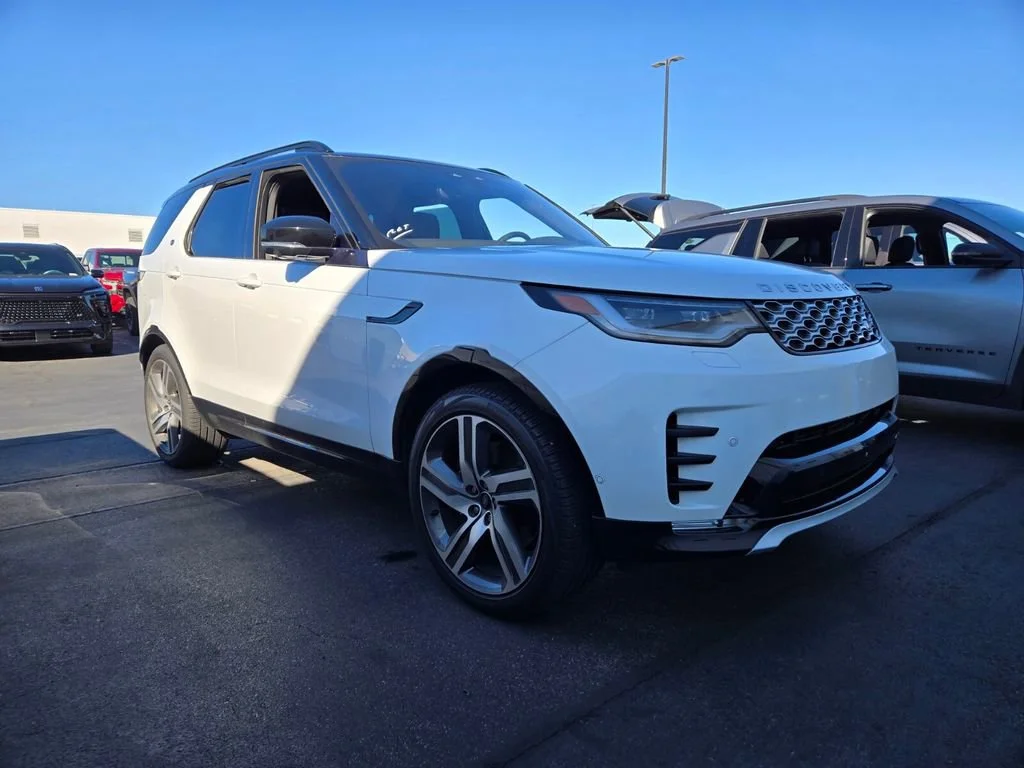 Used 2023 White Land Rover Metropolitan Edition image 1