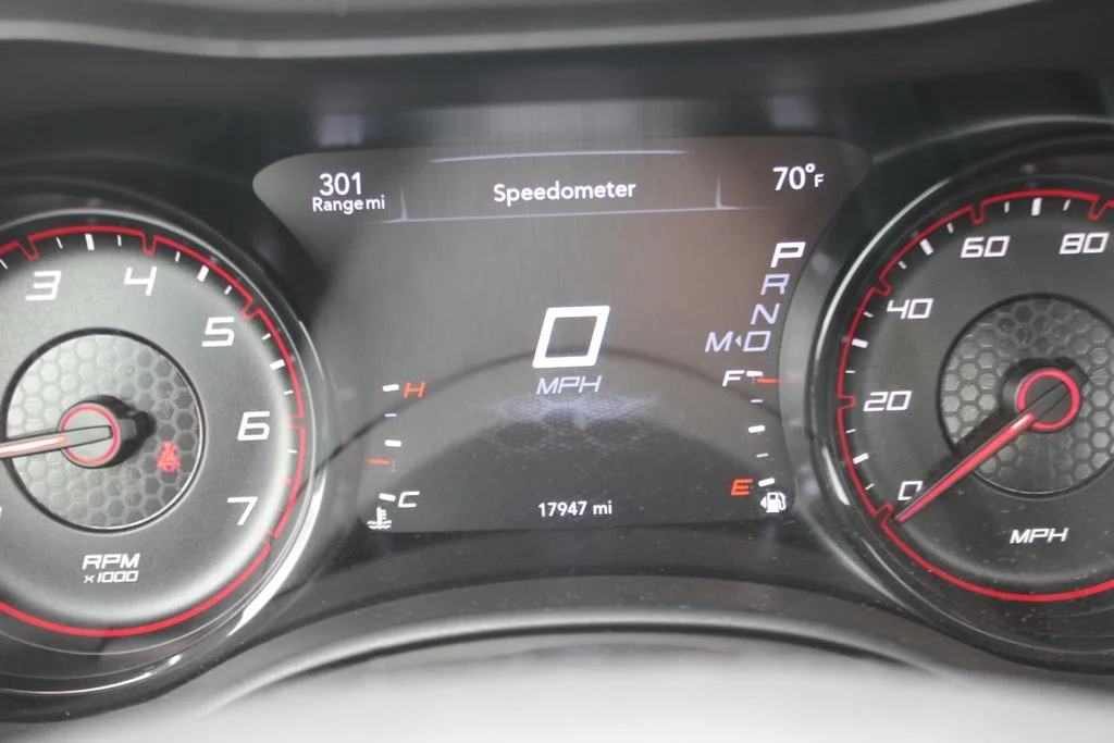 Used 2023 Red Dodge SXT image 17