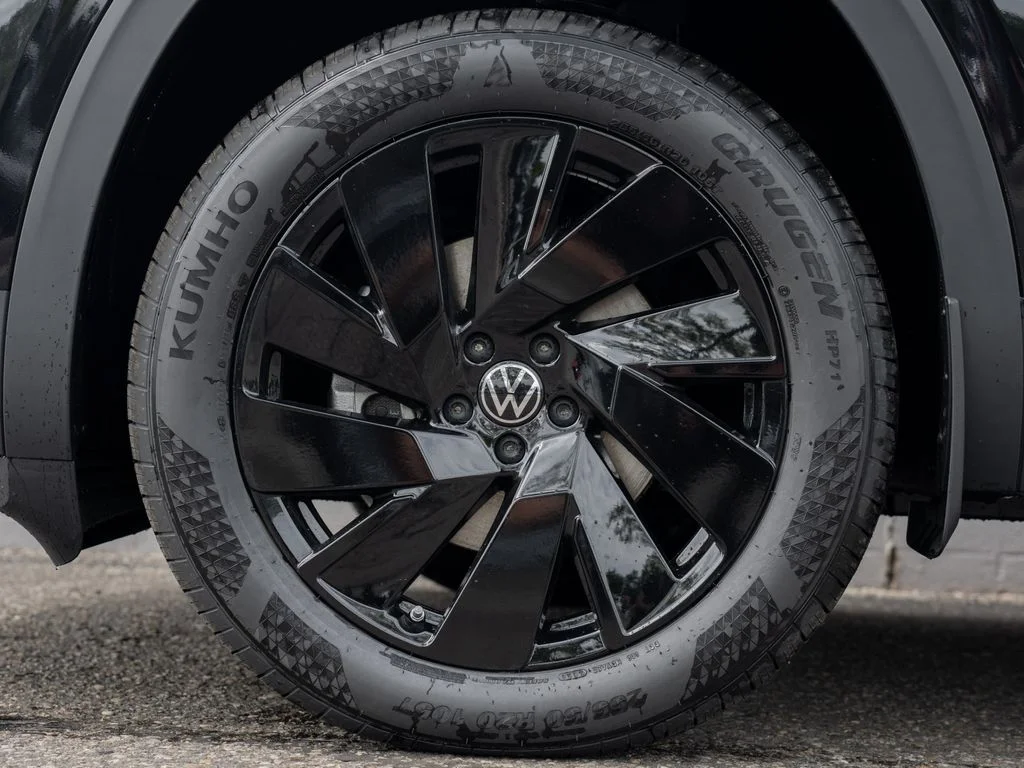 New 2026 Deep Black Pearl Volkswagen 2.0T SE W/TECHNOLOGY image 7