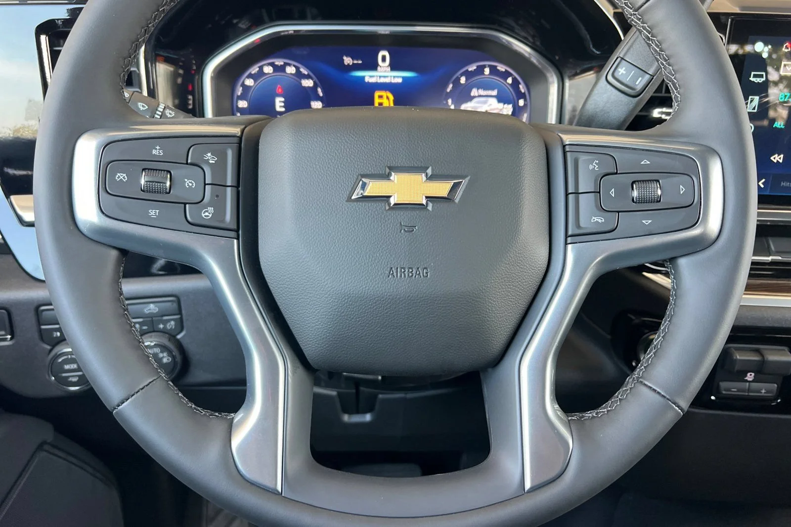 New 2026 Summit White Chevrolet LT (2FL) image 23