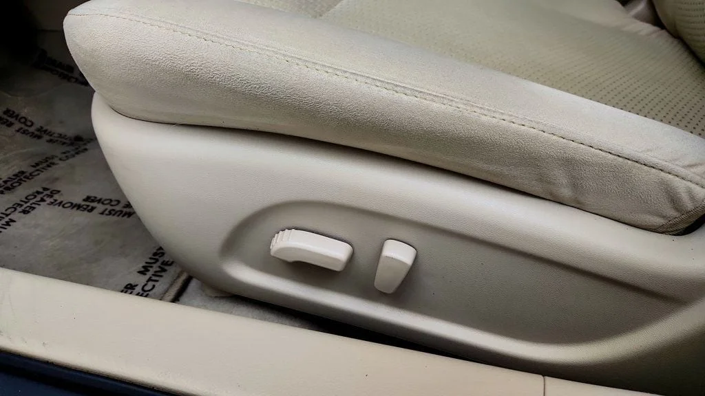 Used 2014 Java Metallic Nissan 4dr Sedan I4 2.5 SV image 11