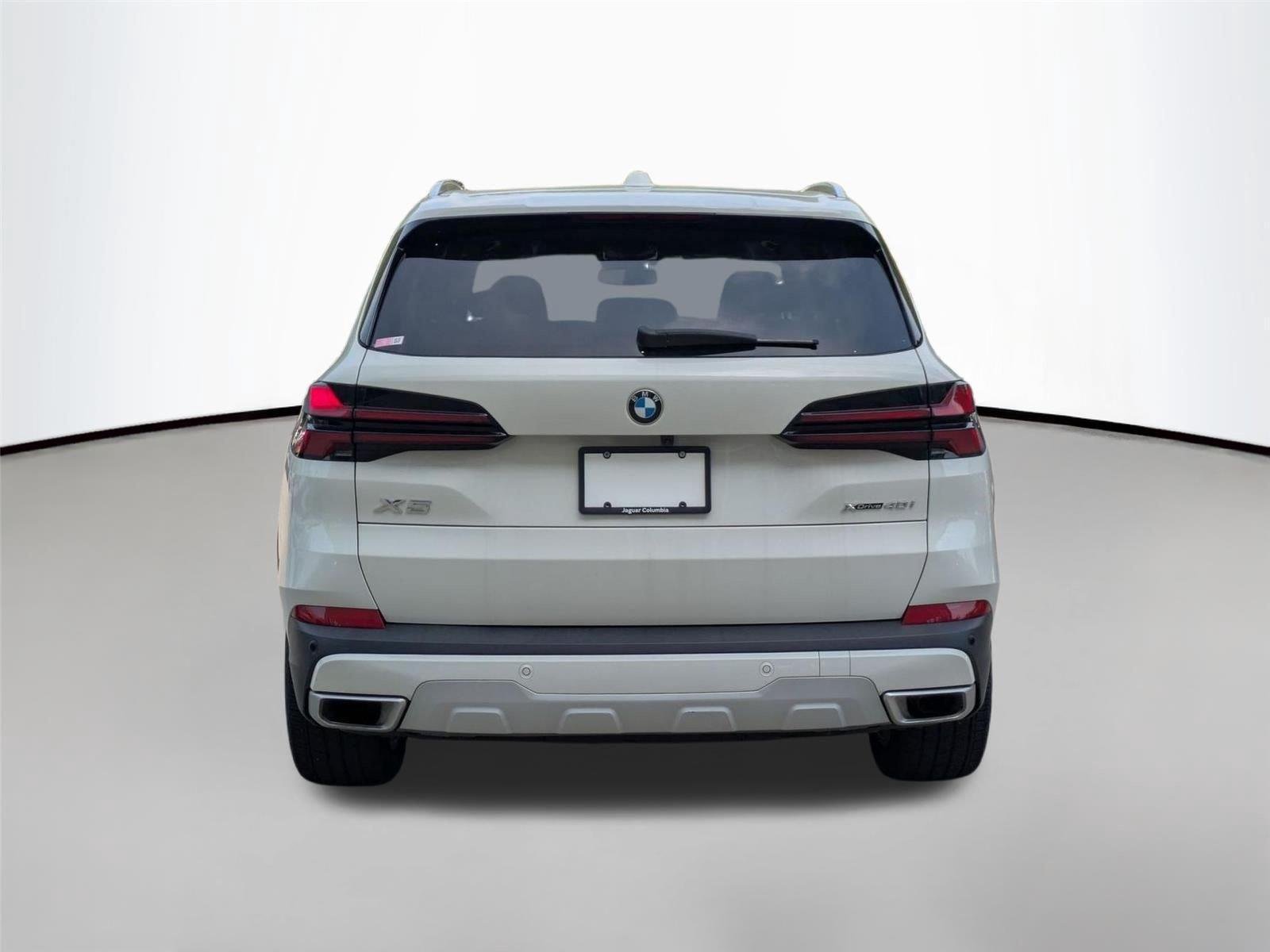 Used 2024 Alpine White BMW xDrive40i image 6