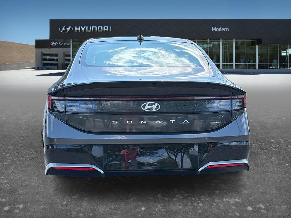 Used 2025 Portofino Gray Hyundai SEL image 4