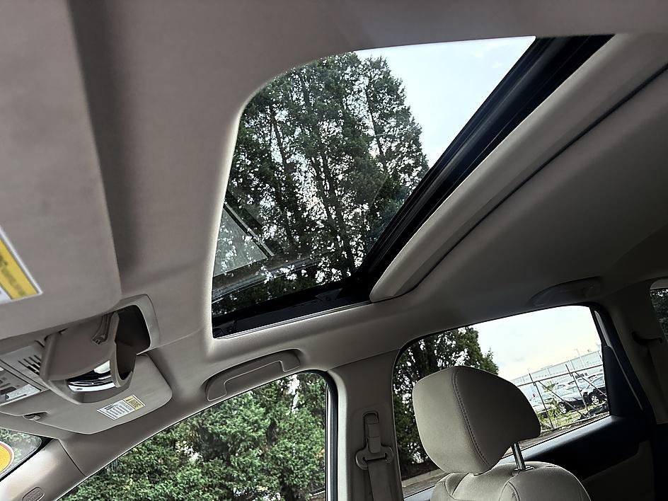 Used 2017 Diamond White Pearl Honda EX image 19
