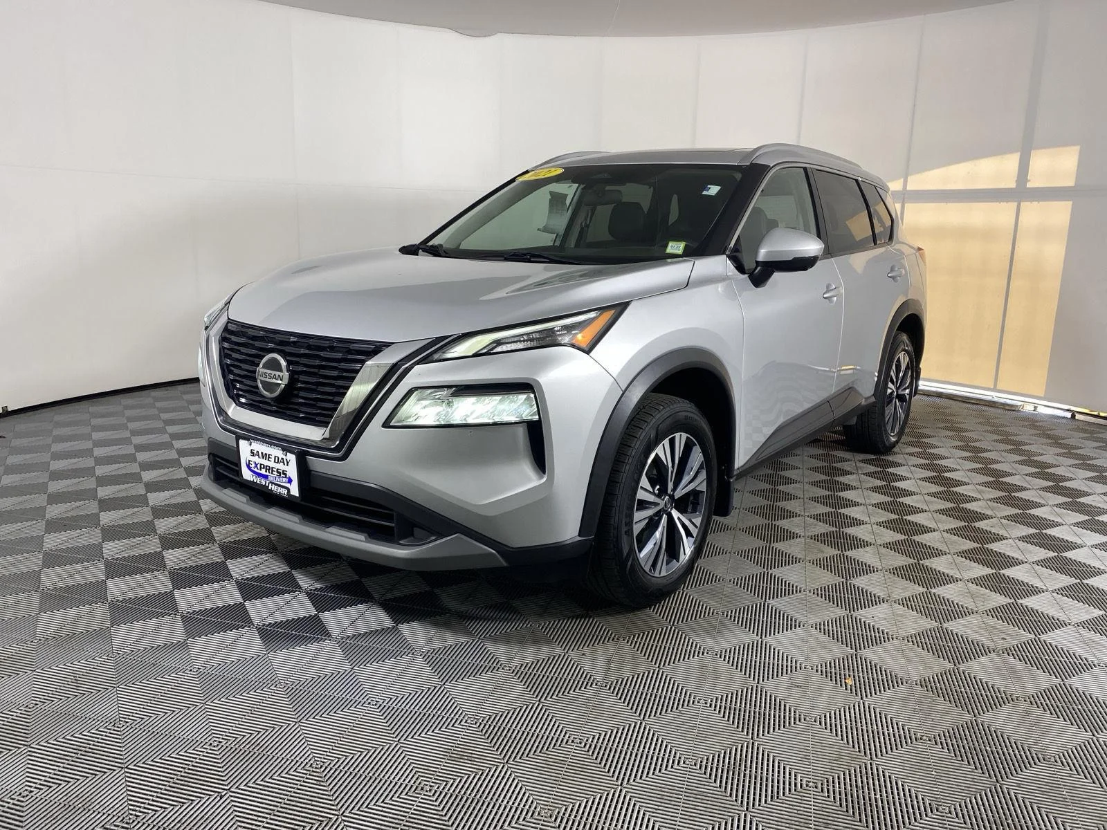 Used 2021 Brilliant Silver Metallic Nissan SV image 3