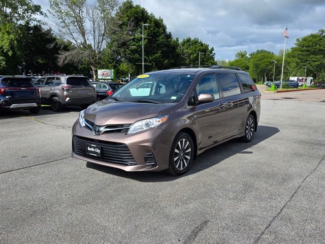 Used 2018 Walnut Toyota LE image 4