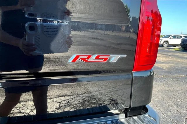 Used 2022 Black Chevrolet RST image 25