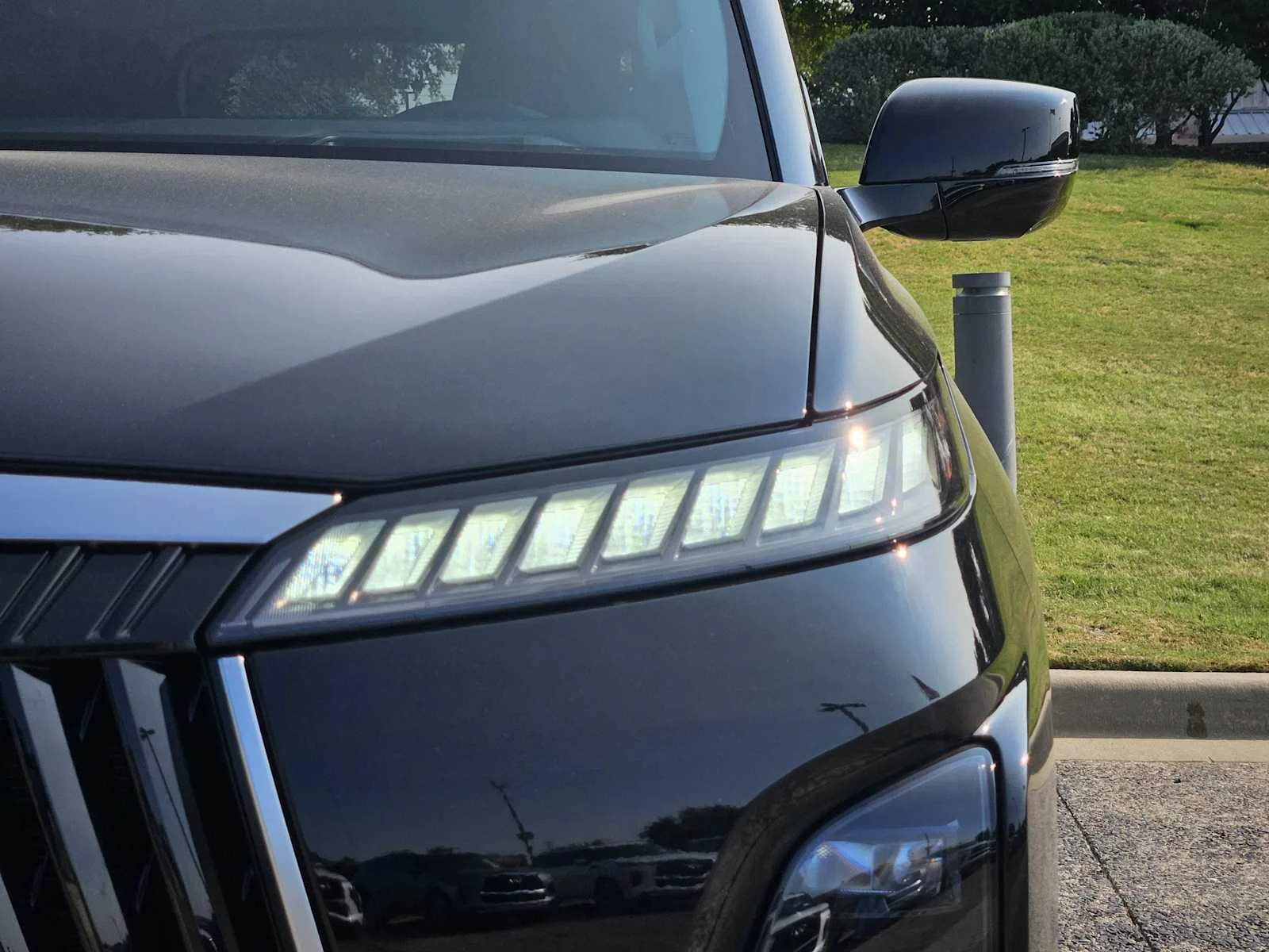 New 2027 BLACK OBSIDIAN INFINITI Luxe 2WD image 6