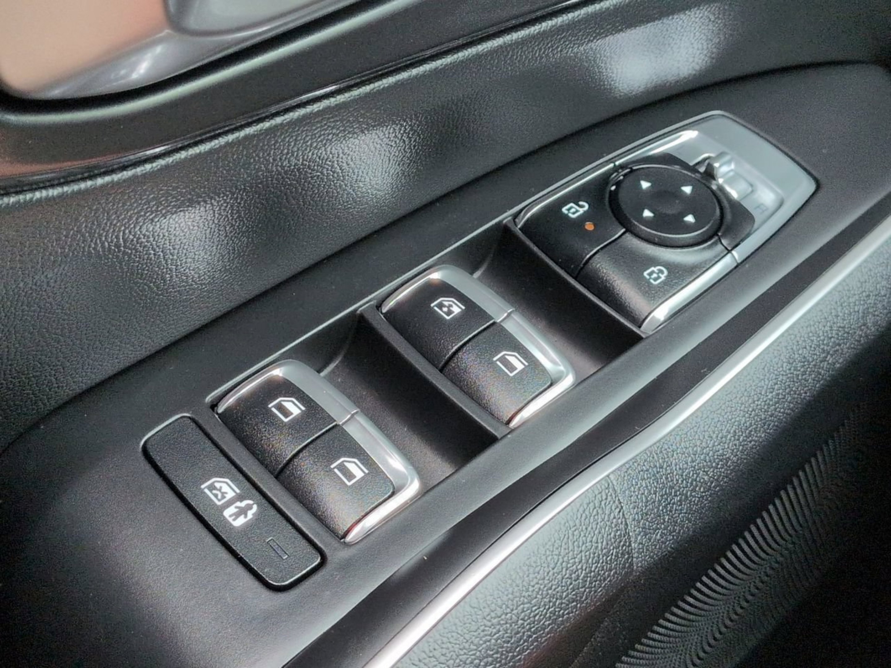 Certified Used 2025 Wolf Gray Kia S image 30