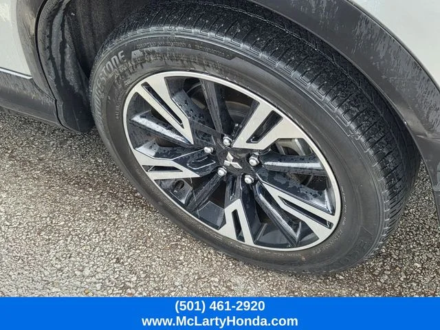 Used 2024 Silver Mitsubishi SE image 6