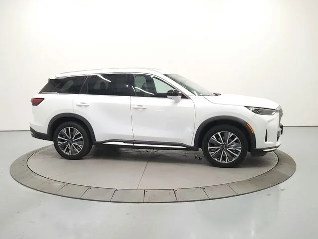 Used 2026 White INFINITI LUXE image 9