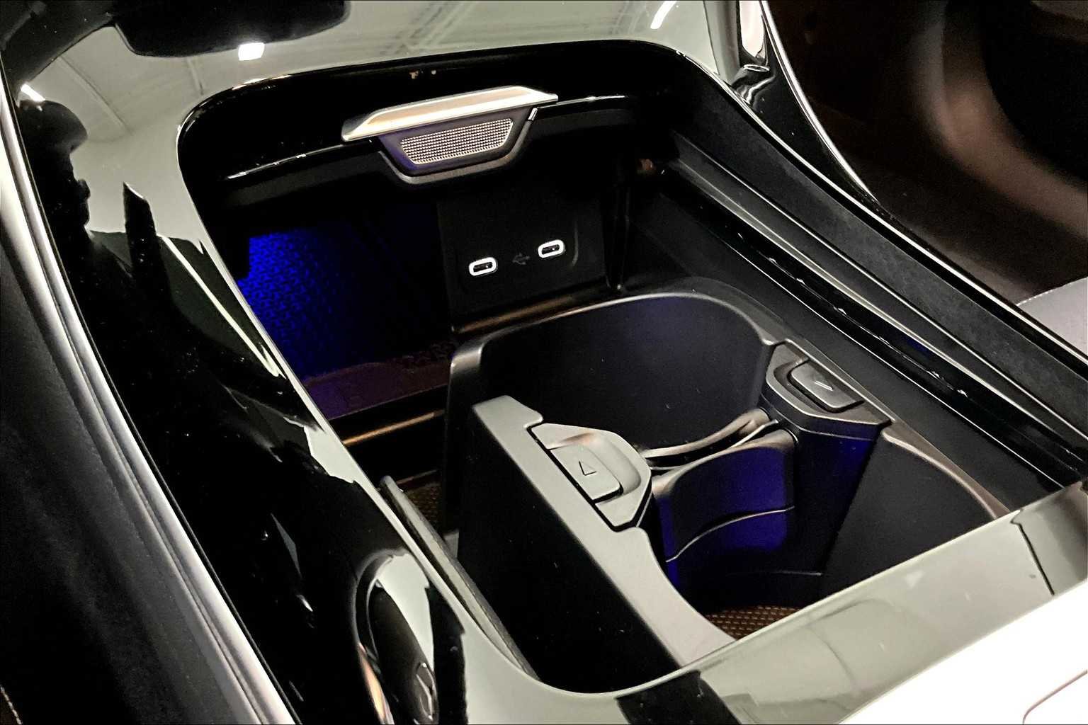 2025 Mercedes-Benz C-Class Sedan C 300 - Photo 18