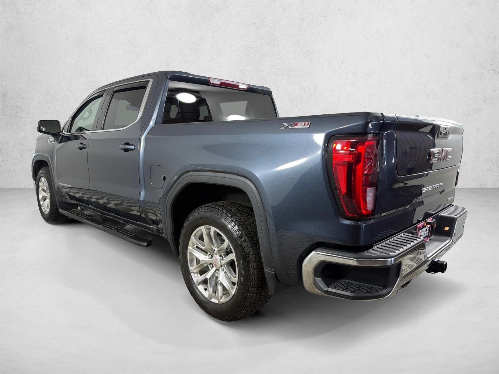 Used 2021 Dark Sky Metallic GMC SLE image 5