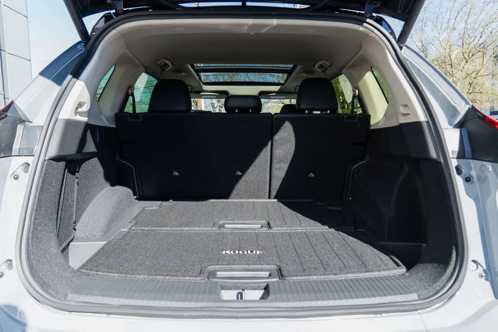 New 2026 Boulder Gray Pearl / Super Black Two-tone Nissan Platinum image 8