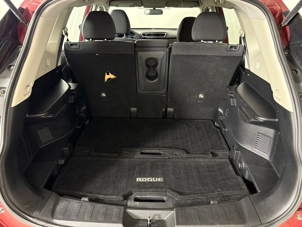 Used 2016 Red Nissan S image 34