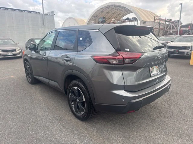 Used 2024 Gray Nissan SV image 3