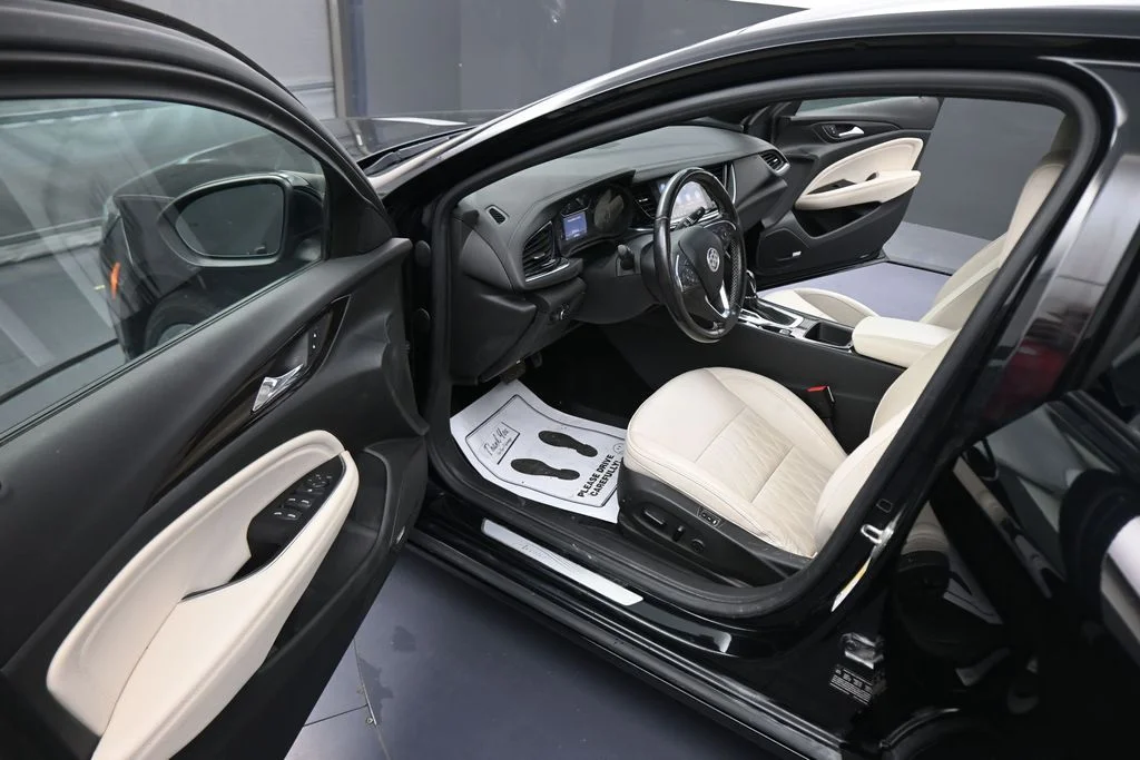 Used 2019 Black Buick Avenir image 40