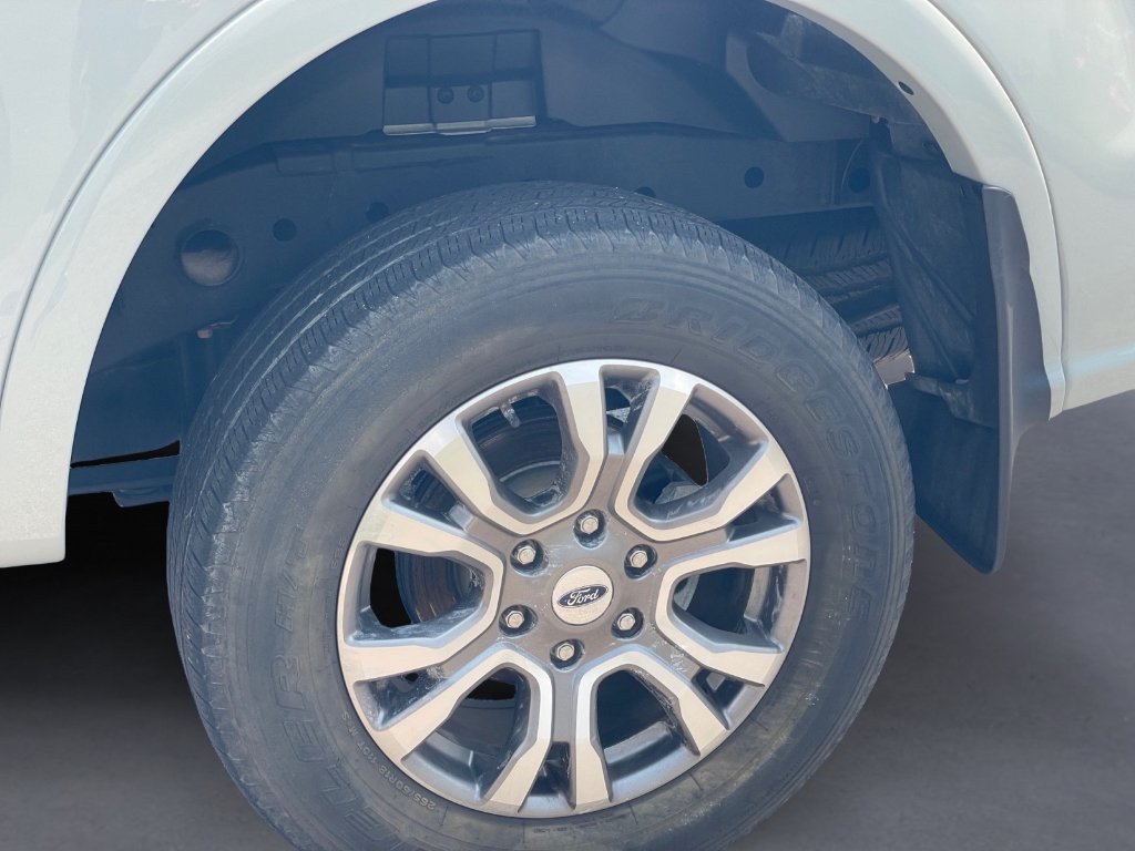 Used 2023 Cactus Gray Ford LARIAT image 24